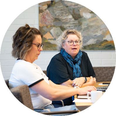 Medarbetare på Älvsbyns kommun diskuterar